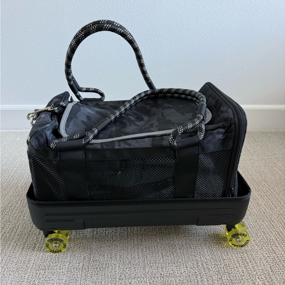 OUT-OF-OFFICE PET CARRIER PRO EDITION with Base Included! - Picture 8 of 13